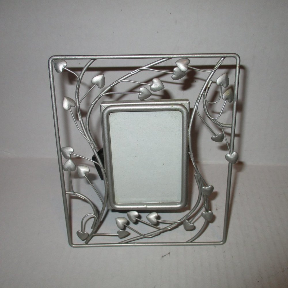 *Metal Brushed Silver Photo Frame Flowing Heart Design - 6.25" x 5.25"